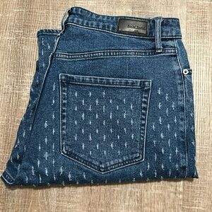 Social tourist hollister